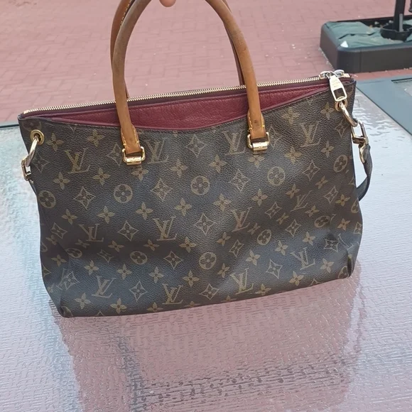 Louis Vuitton Monogram Canvas Handbag - Picture 5 of 17